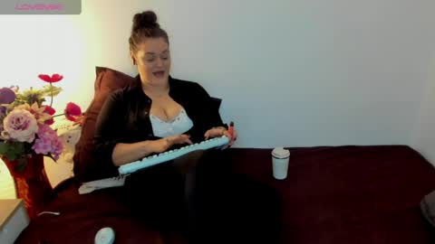 Laura online show from 8, 4, 2026