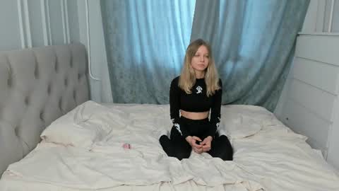 Snapshot of laurabrowwnn chatting on 12, 6, 2026 Leila online show from 12, 6, 2026