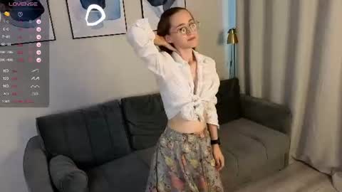 Snapshot of lauracollins__ chatting on 18, 6, 2026 May online show from 18, 6, 2026