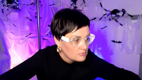 lauradavidsons online show from 16, 10, 2025