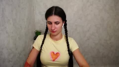 Snapshot of lauradre_ chatting on 24, 6, 2026 Laura online show from 24, 6, 2026
