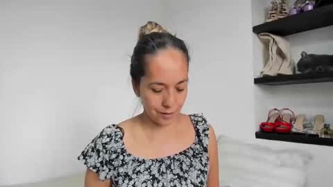 Snapshot of laurafarrely chatting on 9, 6, 2026 Laura online show from 9, 6, 2026