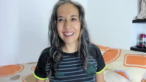 Snapshot of laurafarrely chatting on 19, 6, 2026 Laura online show from 19, 6, 2026