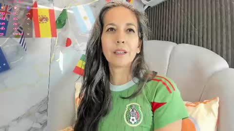 Snapshot of laurafarrely chatting on 25, 6, 2026 Laura online show from 25, 6, 2026