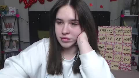 LauraHlot online show from 6, 3, 2025