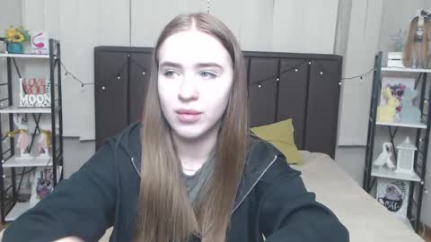 LauraHlot online show from 16, 9, 2025