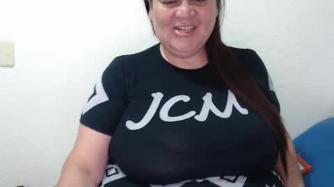 Snapshot of laurahotxx chatting on 12, 11, 2025 LAURA online show from 12, 11, 2025