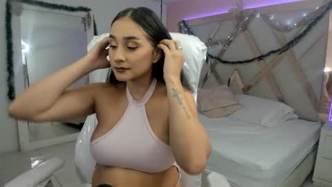 laura  online show from 15, 12, 2025