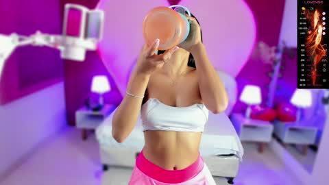 Laura MartinGMT-5 2200-0600 online show from 8, 1, 2025