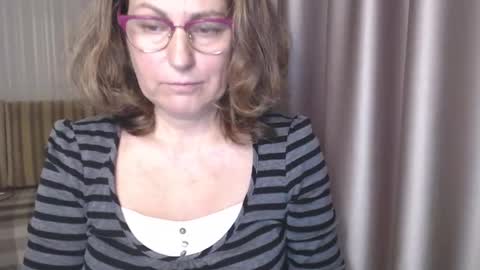 Lauraoven1 online show from 12, 12, 2024