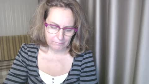Lauraoven1 online show from 12, 12, 2024