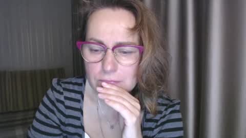 Lauraoven1 online show from 23, 12, 2024