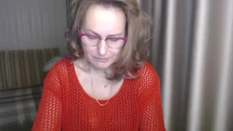 Lauraoven1 online show from 10, 1, 2025