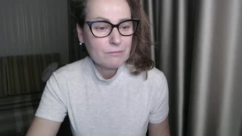 Lauraoven1 online show from 18, 1, 2025