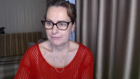 Lauraoven1 online show from 2, 2, 2025