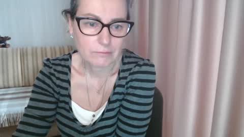 Lauraoven1 online show from 19, 2, 2025