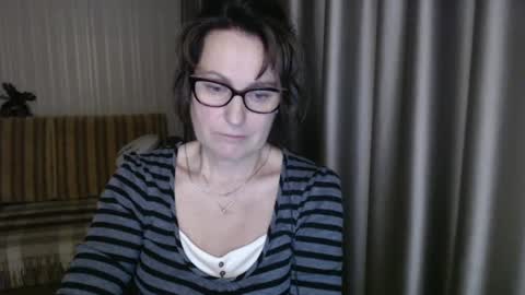 Lauraoven1 online show from 20, 2, 2025