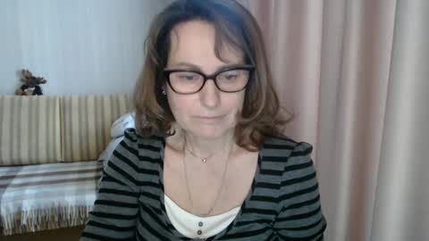 Lauraoven1 online show from 21, 2, 2025