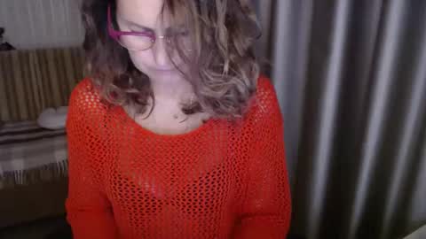 Lauraoven1 online show from 5, 10, 2025