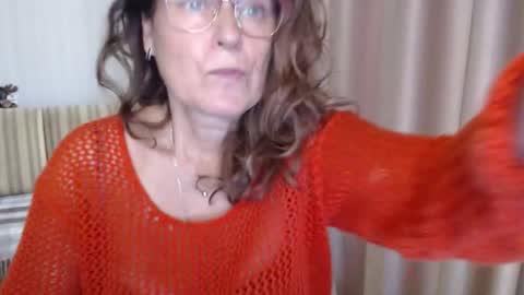 Lauraoven1 online show from 8, 10, 2025