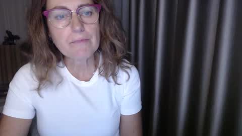 Lauraoven1 online show from 16, 10, 2025