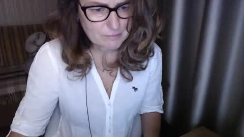 Lauraoven1 online show from 18, 11, 2025