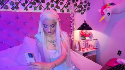 Lauren evans9 online show from 5, 4, 2026