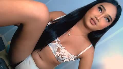 Snapshot of laurenfox16 chatting on 11, 11, 2025 chloe3 online show from 11, 11, 2025