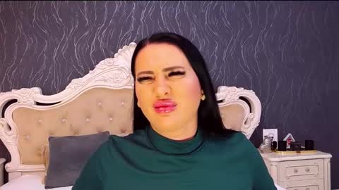 Snapshot of laurenjenssen chatting on 13, 9, 2025 Laura online show from 13, 9, 2025