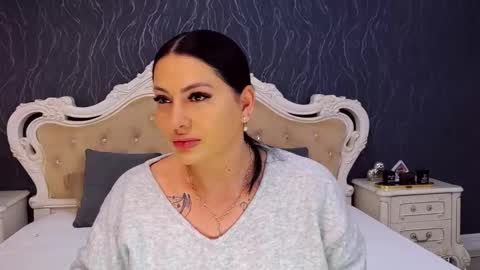 Snapshot of laurenjenssen chatting on 6, 11, 2025 Laura online show from 6, 11, 2025