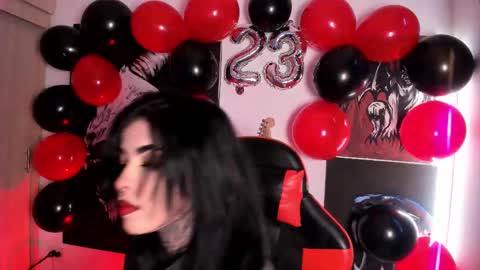 Snapshot of laurenrousexx chatting on 28, 11, 2025 LAUREN INDEPENDENT MODEL HELP ME REACH 100 LIKES PLS online show from 28, 11, 2025