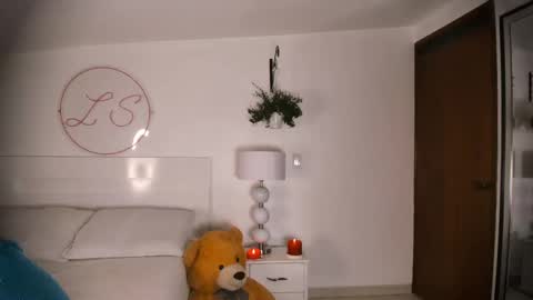 Snapshot of laurensaenz chatting on 28, 2, 2025 Lauren Saenz online show from 28, 2, 2025