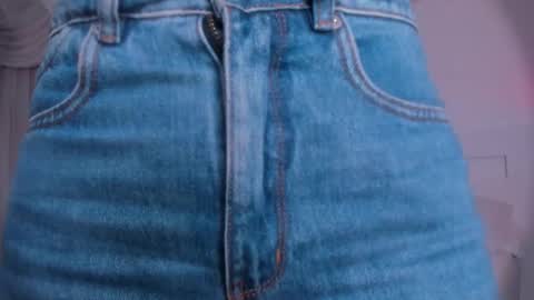 Snapshot of laurensaenz chatting on 19, 9, 2025 Lauren Saenz online show from 19, 9, 2025