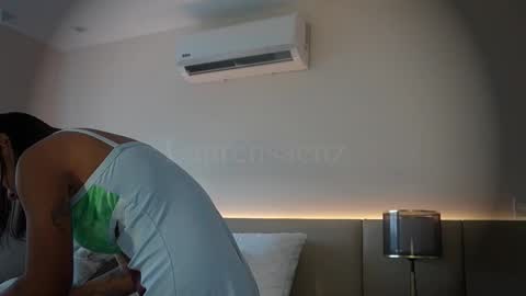 Snapshot of laurensaenz chatting on 27, 10, 2025 Lauren Saenz online show from 27, 10, 2025