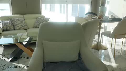 Snapshot of laurensaenz chatting on 30, 10, 2025 Lauren Saenz online show from 30, 10, 2025