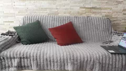 Snapshot of laurensaenz chatting on 5, 11, 2025 Lauren Saenz online show from 5, 11, 2025