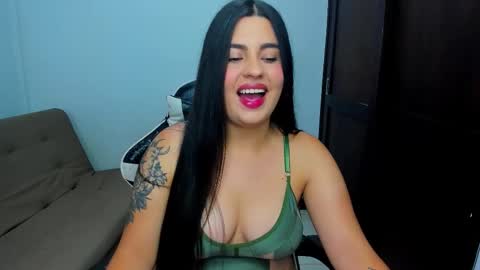 Snapshot of laurenth_foxy chatting on 6, 1, 2026 lau online show from 6, 1, 2026