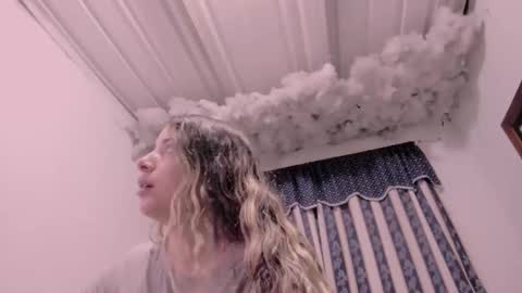 Lauu G online show from 10, 11, 2025