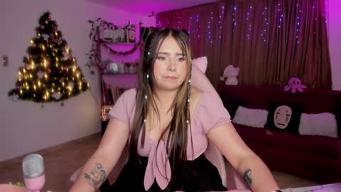 Snapshot of lauu_r chatting on 6, 12, 2024 online show from 6, 12, 2024