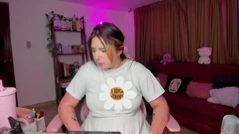 Snapshot of lauu_r chatting on 2, 1, 2025 online show from 2, 1, 2025