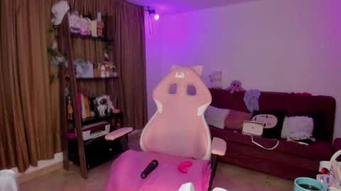 Snapshot of lauu_r chatting on 18, 1, 2025 online show from 18, 1, 2025