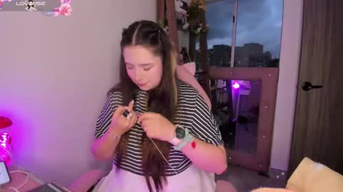 Snapshot of lauu_r chatting on 18, 9, 2025 online show from 18, 9, 2025