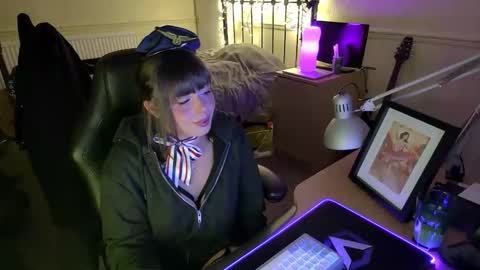 Snapshot of lavenderrzz19 chatting on 5, 11, 2025 Lavenderrzz online show from 5, 11, 2025