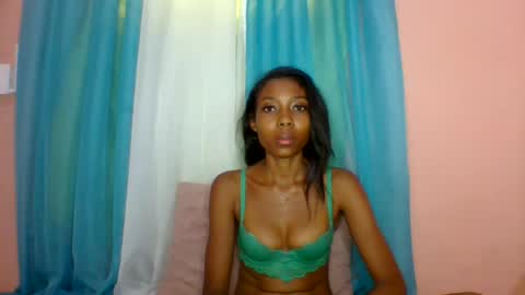 Snapshot of layannek chatting on 25, 7, 2026 layannek online show from 25, 7, 2026