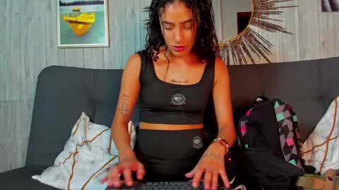 Layla online show from 8, 12, 2024