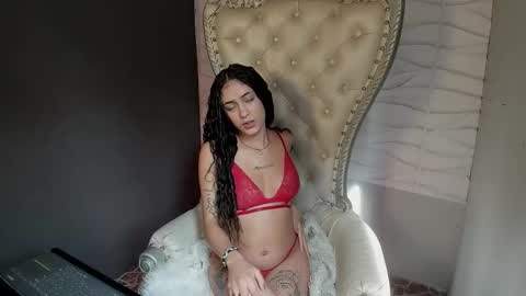 Layla online show from 4, 2, 2026