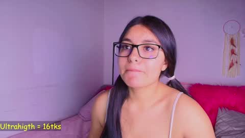 Snapshot of layla_nicols chatting on 4, 1, 2025 Layla online show from 4, 1, 2025