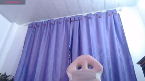 Snapshot of laylafoxy_tay chatting on 12, 1, 2025 laylafoxy_tay online show from 12, 1, 2025
