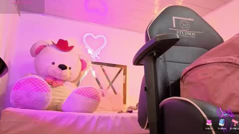 Snapshot of laylafoxy_tay chatting on 2, 10, 2025 laylafoxy_tay online show from 2, 10, 2025