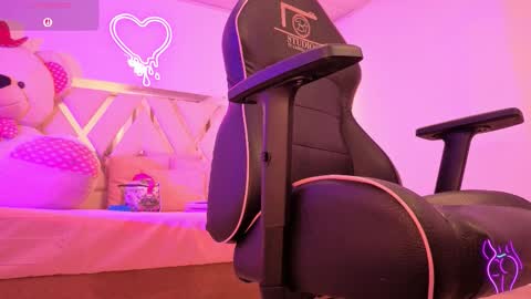 Snapshot of laylafoxy_tay chatting on 13, 10, 2025 laylafoxy_tay online show from 13, 10, 2025
